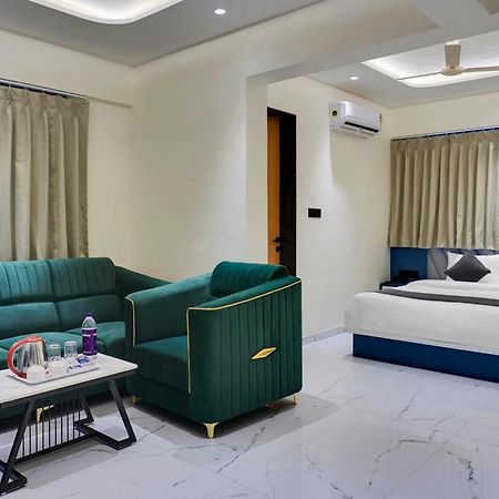 Palm Suites Baner- Indian Nationals Only プネ エクステリア 写真