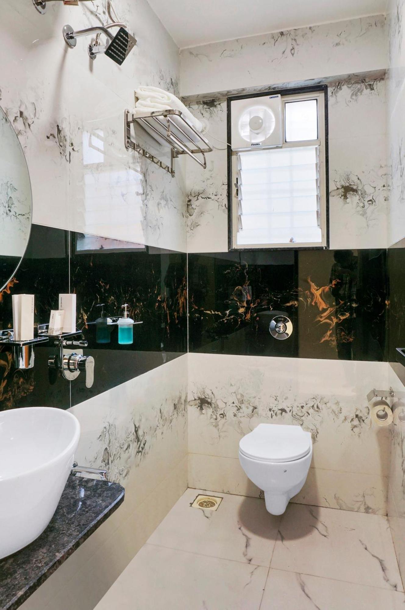 Palm Suites Baner- Indian Nationals Only プネ エクステリア 写真