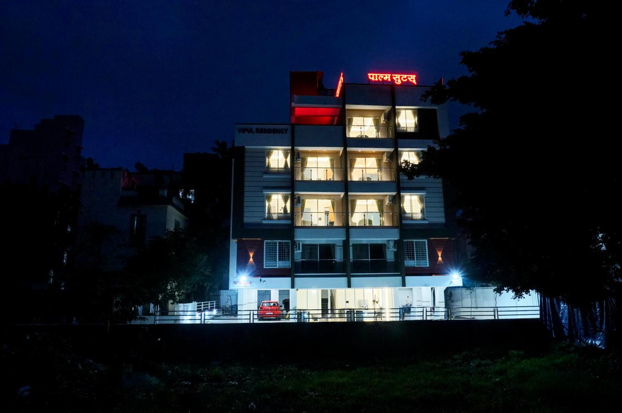 Palm Suites Baner- Indian Nationals Only プネ エクステリア 写真