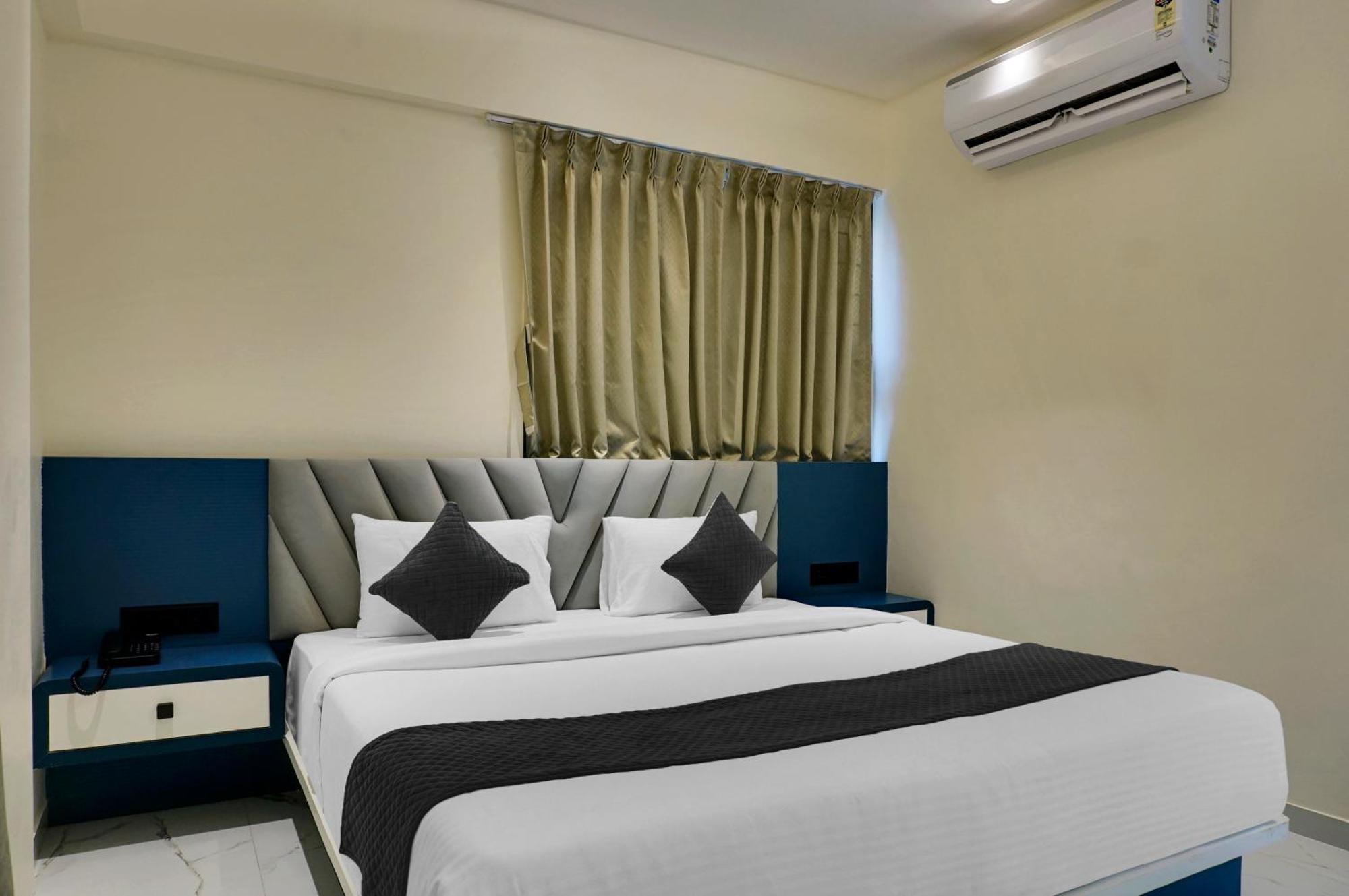Palm Suites Baner- Indian Nationals Only プネ エクステリア 写真