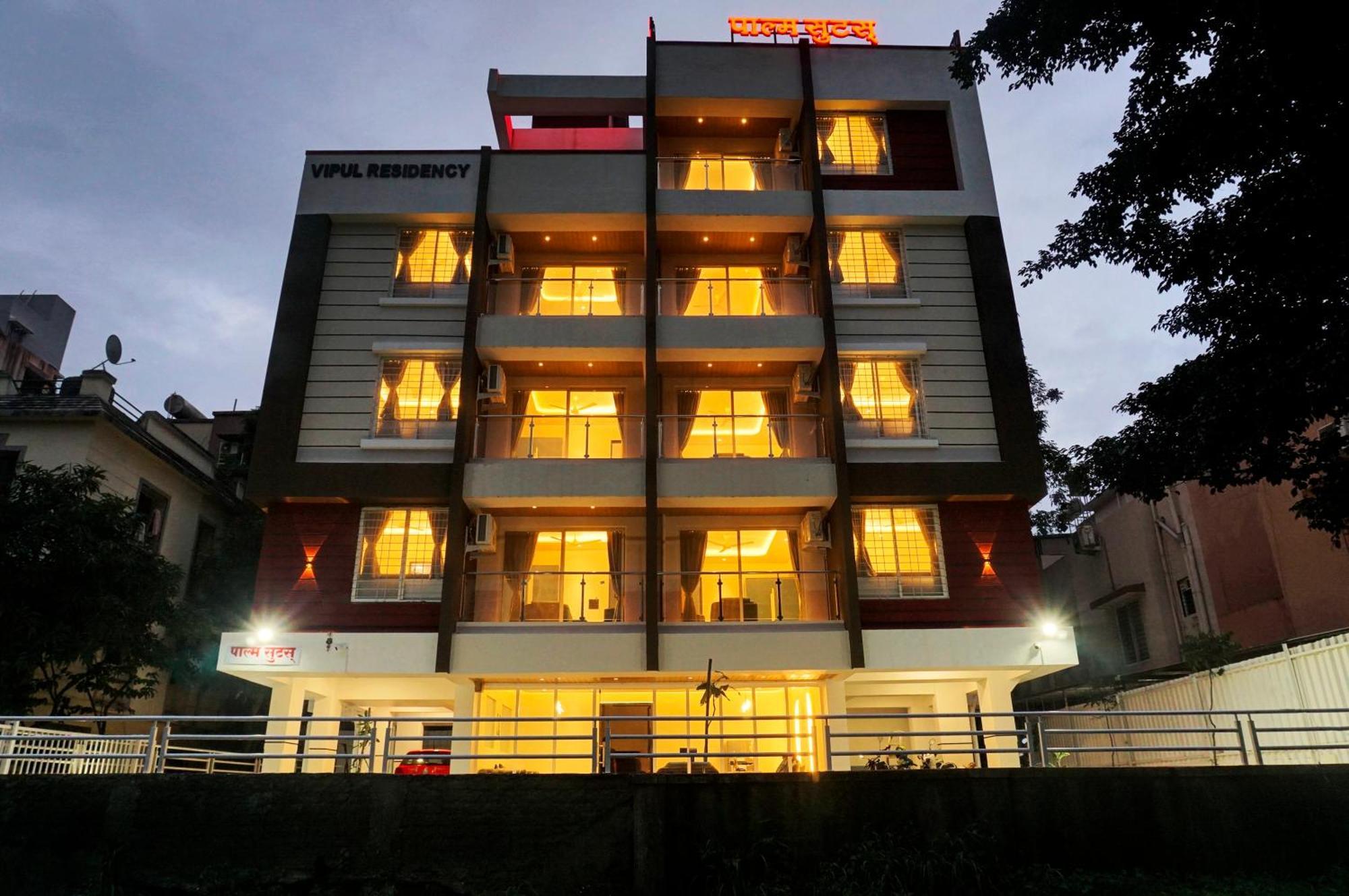 Palm Suites Baner- Indian Nationals Only プネ エクステリア 写真