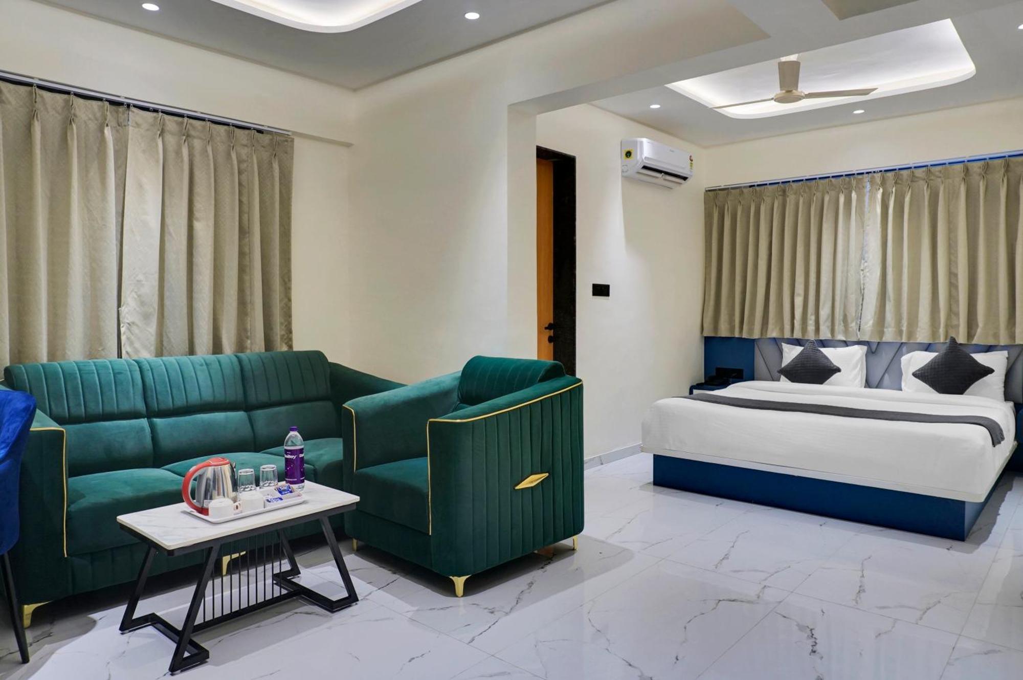 Palm Suites Baner- Indian Nationals Only プネ エクステリア 写真
