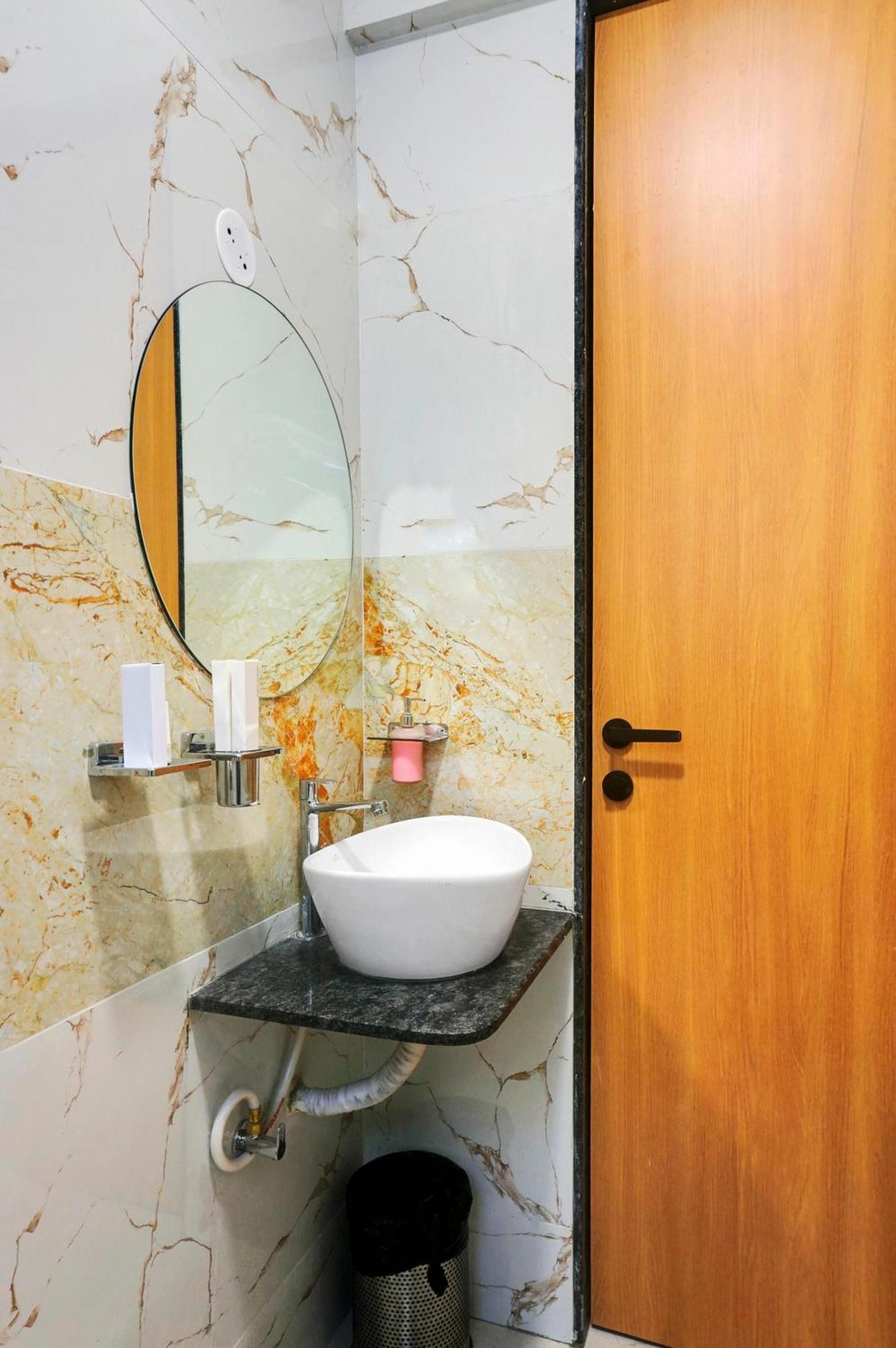 Palm Suites Baner- Indian Nationals Only プネ エクステリア 写真