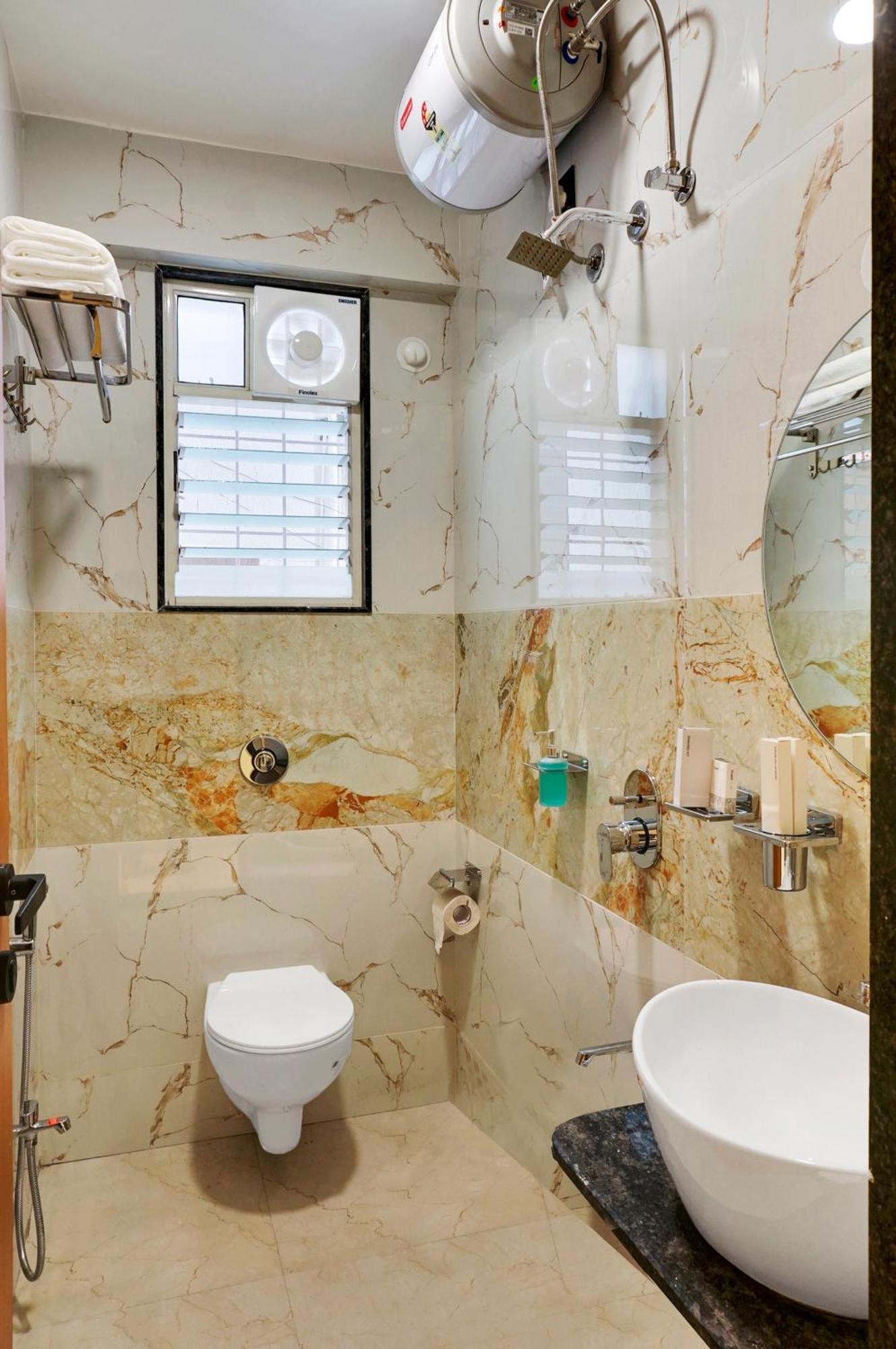 Palm Suites Baner- Indian Nationals Only プネ エクステリア 写真